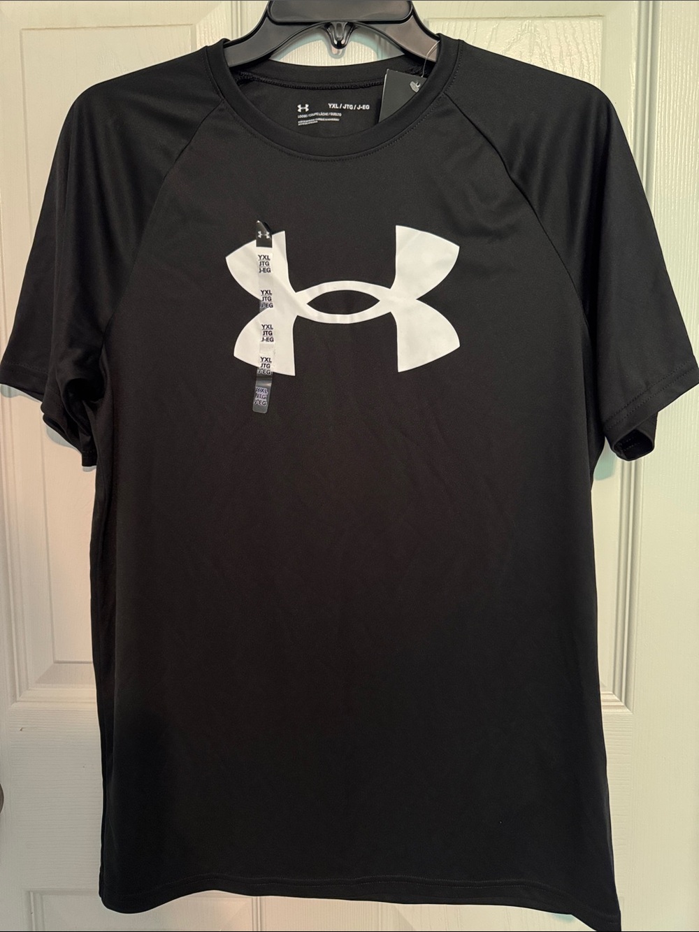 NWT Under Armour Boys Black Short Sleeve Performance Tee with White Logo